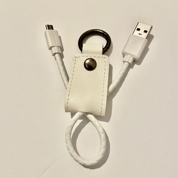 ❌Must Bundle❌🔌Charger/USB Keychain -White NWT - Picture 3 of 7